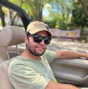 Meet your Posher, Djellal